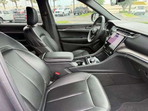 Used 2025 Jeep Grand Cherokee L Limited w/ Black Appearance Package AWD/4WD image 23