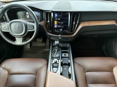 Used 2021 Volvo XC60 T5 Momentum w/ Protection Package Premier FWD image 17