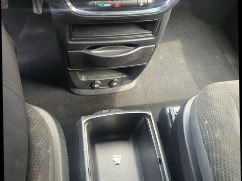 Used 2019 Dodge Grand Caravan SE FWD image 15