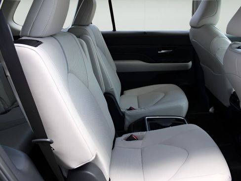 Certified 2026 Toyota Grand Highlander Platinum image 22