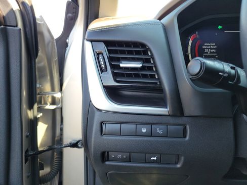 Certified 2022 Nissan Rogue Platinum w/ Head-Up Display Package image 20