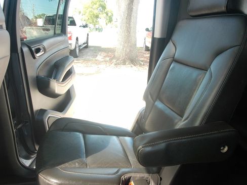 Used 2018 Chevrolet Suburban Premier RWD image 28