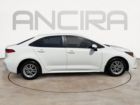 Used 2022 Toyota Corolla LE FWD image 12