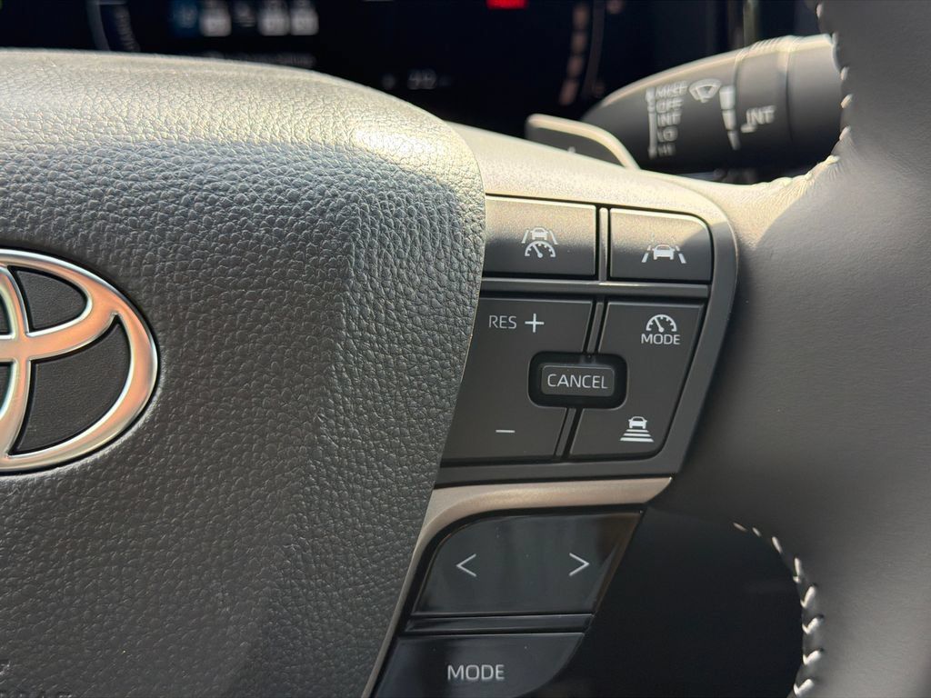 New 2026 Toyota Camry Hybrid FWD image 31