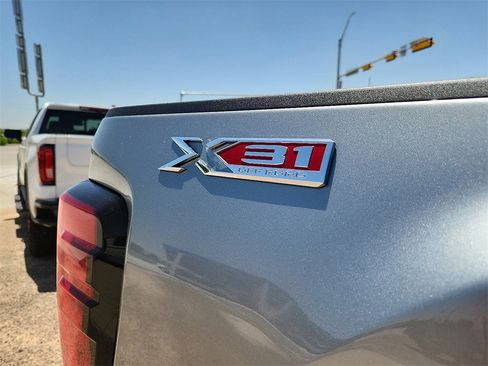 New 2025 GMC Sierra 2500 SLT w/ Texas SLT Premium Package image 4