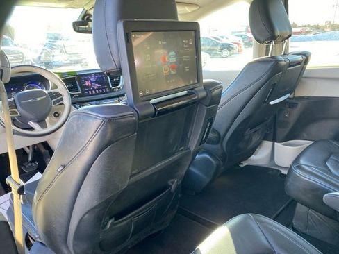 Used 2019 Chrysler Pacifica Limited w/ Tire & Wheel Group image 33