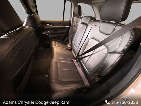 Used 2023 Jeep Grand Cherokee Limited w/ Black Appearance Package AWD/4WD image 21