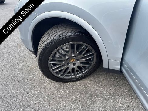 Used 2017 Porsche Cayenne Platinum Edition AWD/4WD image 27