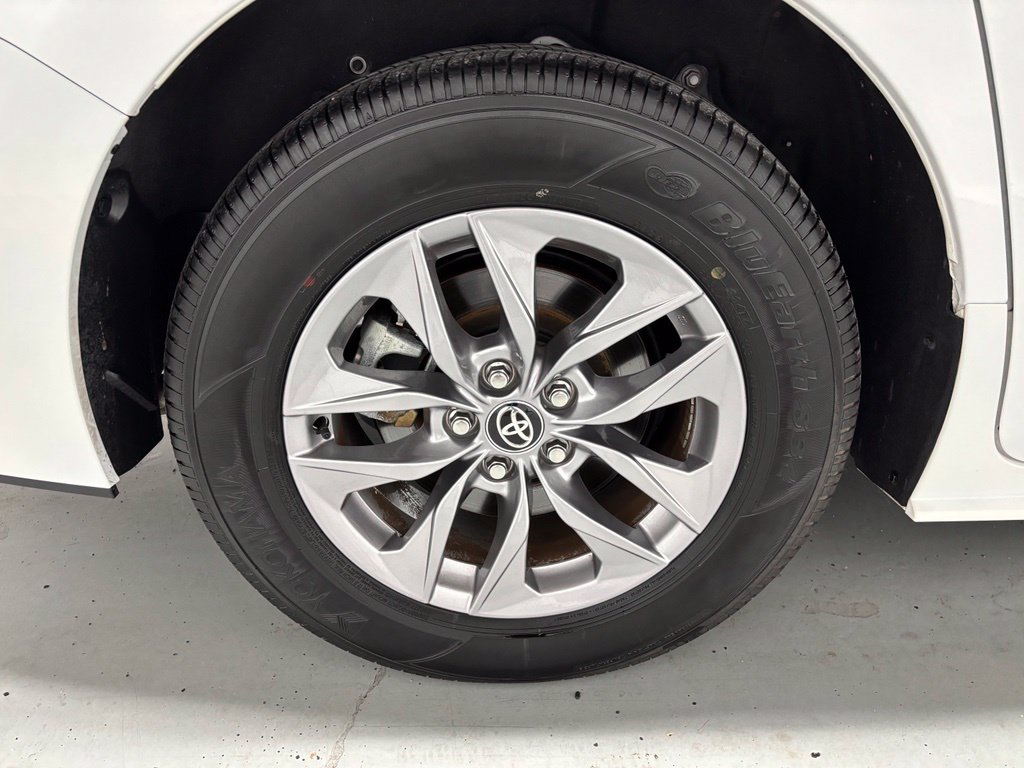 Used 2026 Toyota Sienna LE FWD image 70