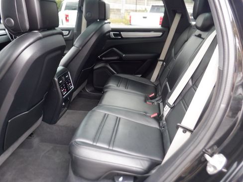 Used 2023 Porsche Cayenne Platinum Edition AWD/4WD image 12