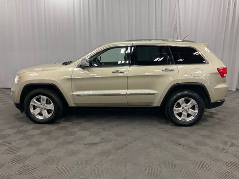 Used 2011 Jeep Grand Cherokee Limited w/ Trailer Tow Group IV image 8