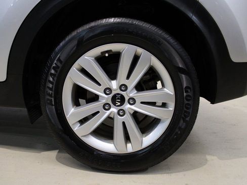 Used 2019 Kia Sportage LX image 11