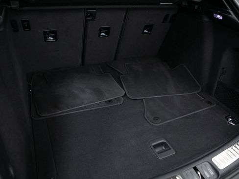 Certified 2025 Porsche Macan image 31