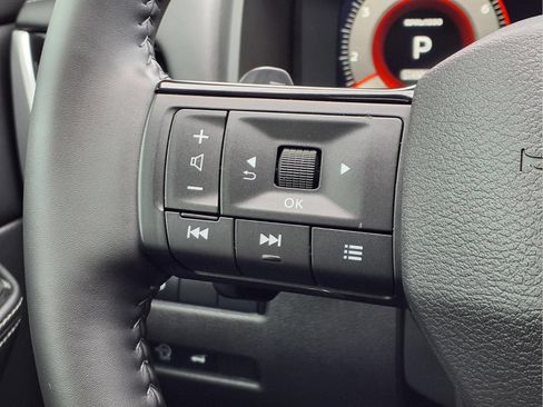 Used 2025 Nissan Rogue Platinum FWD image 21