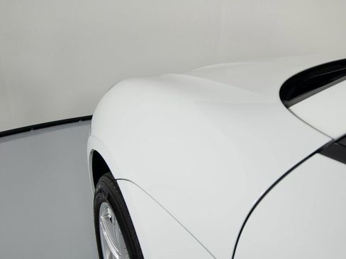 Certified 2025 Porsche Macan image 40