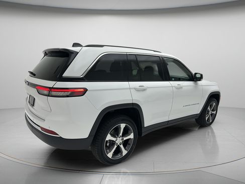 Used 2023 Jeep Grand Cherokee 4WD 4xe image 5