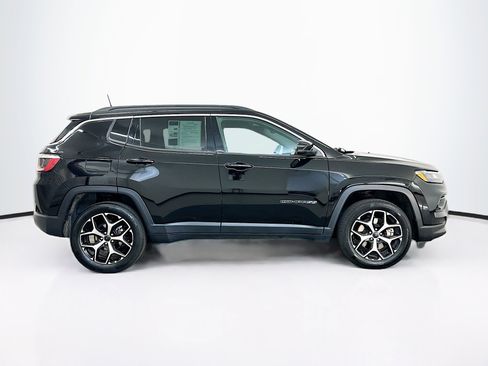 Used 2025 Jeep Compass Limited image 10