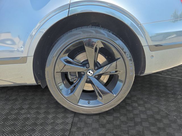 Used 2018 Bentley Bentayga Activity AWD/4WD image 37