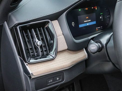 New 2026 Volvo XC90 T8 Plus w/ Protection Package Premier image 33