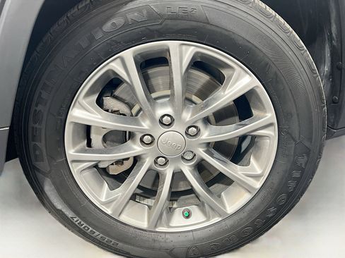 Used 2020 Jeep Cherokee Latitude Plus image 20