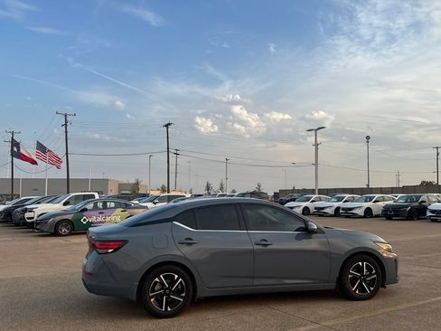 Used 2024 Nissan Sentra SV FWD image 25