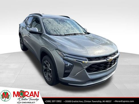 Certified 2024 Chevrolet Trax LT w/ Driver Confidence Package FWD image 2