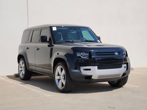 Used 2024 Land Rover Defender 110 SE image 3
