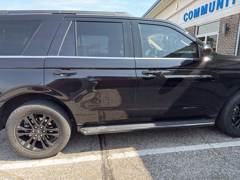 Used 2022 Ford Expedition XLT AWD/4WD image 3