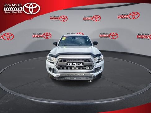 Used 2019 Toyota Tacoma TRD Off-Road AWD/4WD image 3