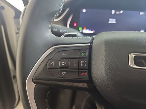 Used 2023 Jeep Grand Cherokee Laredo image 12