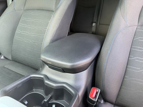 Used 2022 Toyota RAV4 SE w/ Convenience Package AWD/4WD image 30
