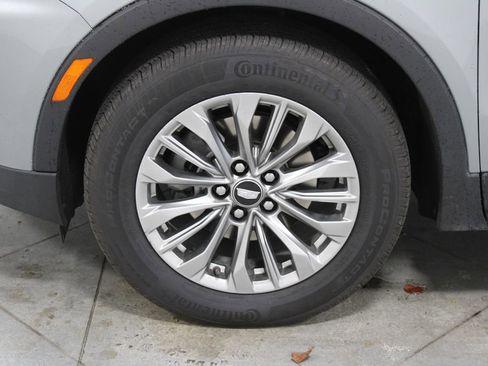 Used 2024 Cadillac XT4 Premium Luxury image 17