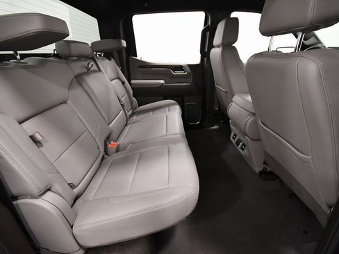 Used 2024 GMC Sierra 1500 SLT image 16