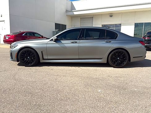 Used 2022 BMW 740i w/ M Sport Package RWD image 4