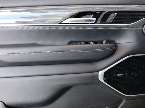 Used 2022 Jeep Wagoneer Series III w/ Premium Group I image 13