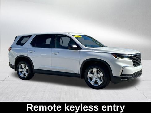 Used 2023 Honda Pilot LX image 4