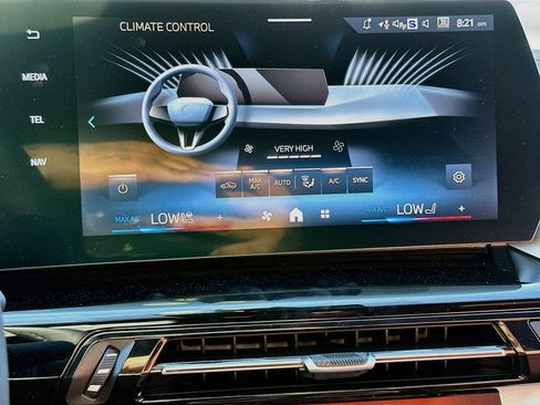 New 2026 BMW X2 xDrive28i w/ M Sport Package AWD/4WD image 11