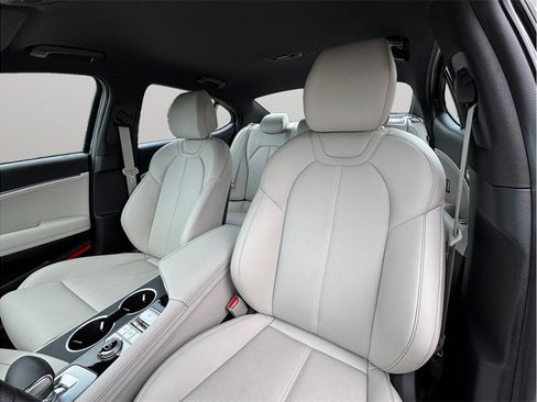 Used 2025 Genesis G70 2.5T AWD/4WD image 19