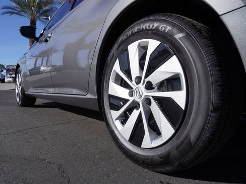 Certified 2025 Nissan Altima 2.5 S image 6