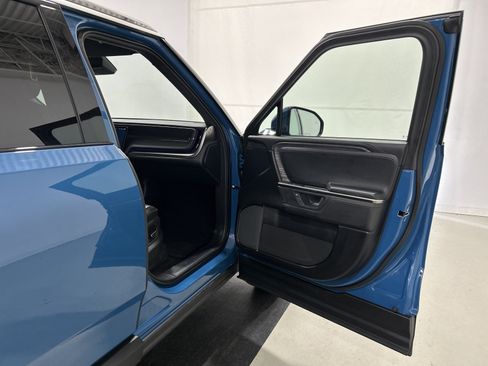Used 2025 Rivian R1S Adventure AWD/4WD image 18