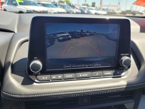 Used 2025 Nissan Rogue S FWD image 17