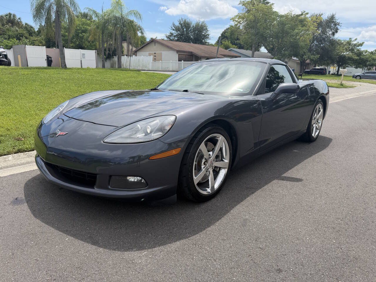 Used 2009 Chevrolet Corvette Coupe w/ Z51 Performance Package RWD image 1