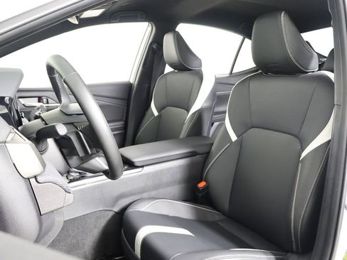 Used 2025 Toyota Camry SE image 7