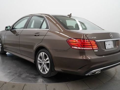 Used 2014 Mercedes-Benz E 250 BlueTEC 4MATIC Sedan image 5