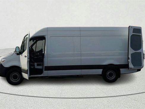 Used 2023 Mercedes-Benz Sprinter 2500 image 11