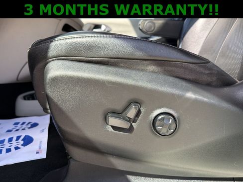 Used 2021 Chrysler Pacifica Touring-L FWD image 13