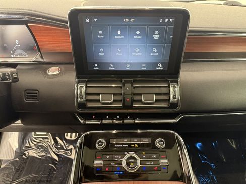 Used 2021 Lincoln Navigator L Reserve w/ Luxury Package AWD/4WD image 22