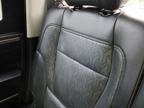 Used 2022 Toyota Tundra SR5 w/ SR5 Premium Package AWD/4WD image 29