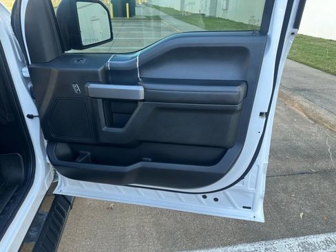 Used 2019 Ford F150 XLT w/ Equipment Group 302A Luxury AWD/4WD image 32