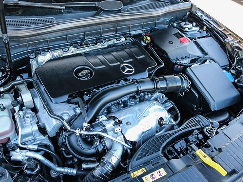 Used 2022 Mercedes-Benz GLB 250 w/ Premium Package Lite image 21